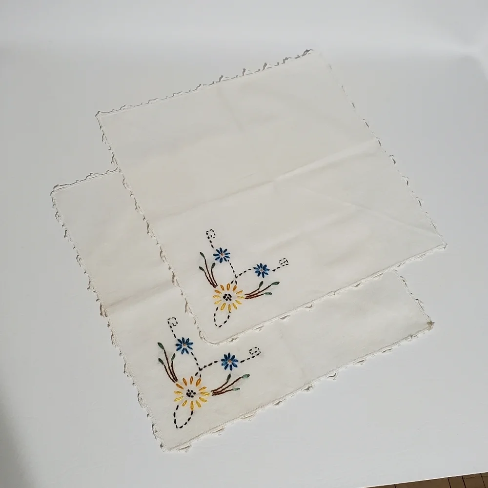 Vintage Embroidered Handkerchiefs Flowers Floral Luncheon Napkins Hand Tatting